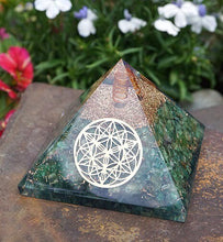 Load image into Gallery viewer, Green Aventurine Soul Star Orgone Pyramid